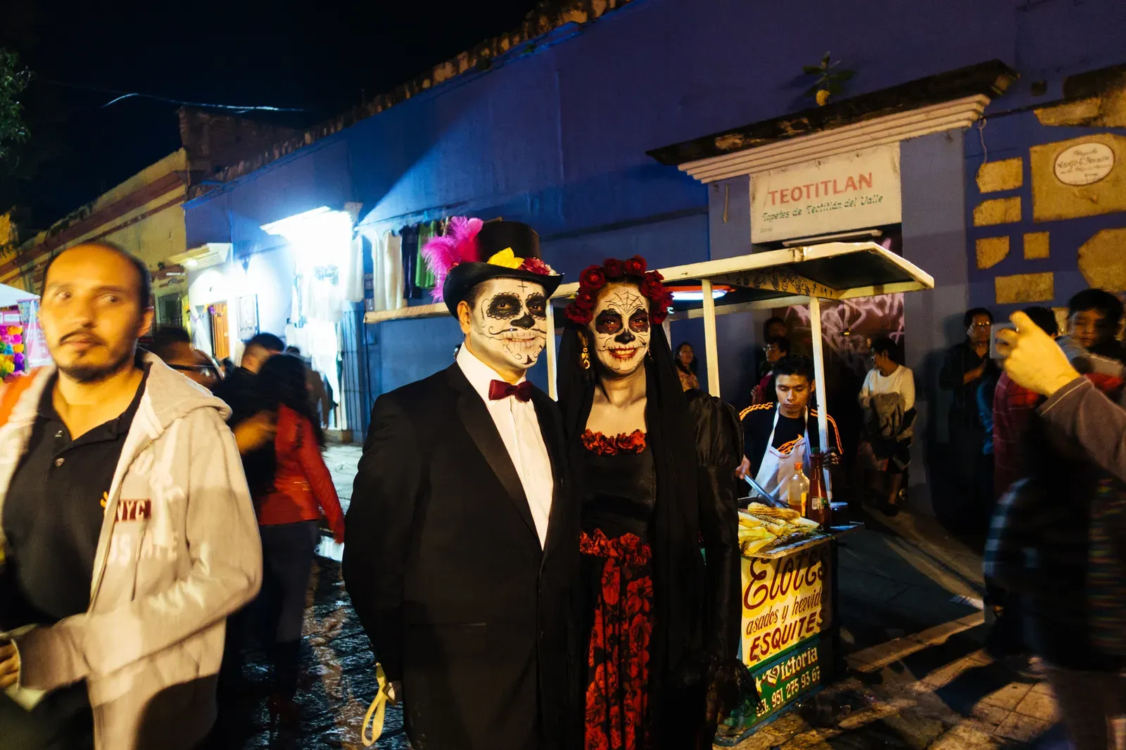Typical costume and face paint for Día de Muertos