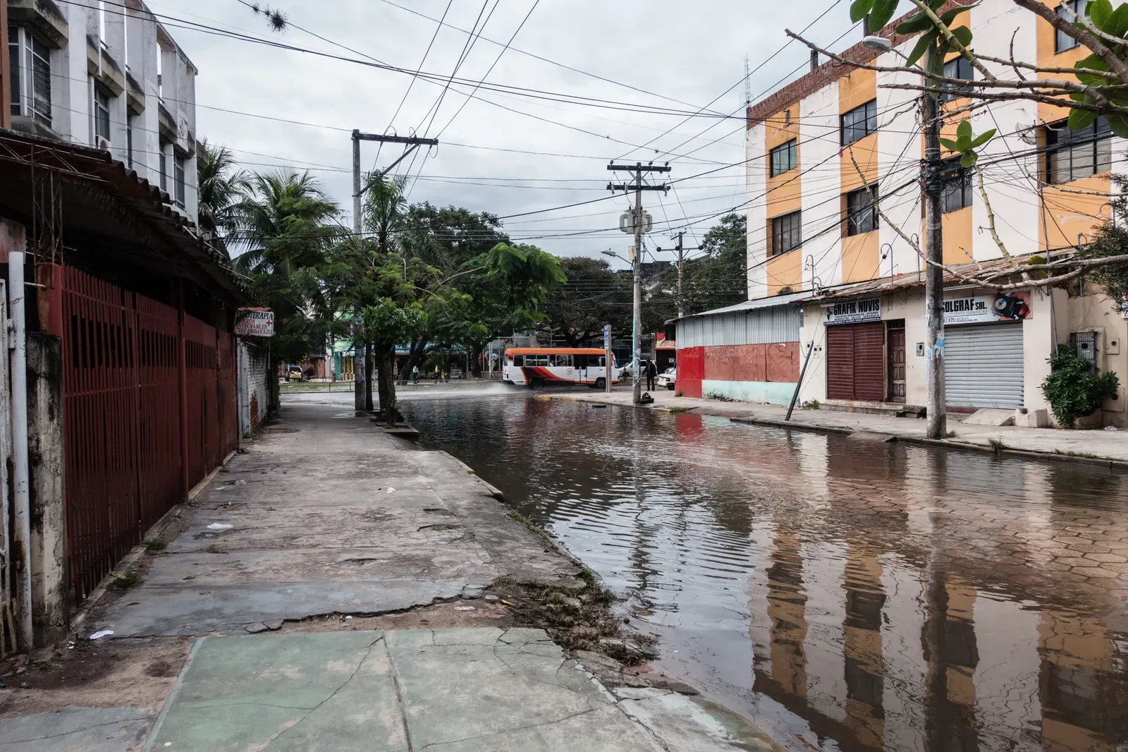 A typical street in Santa Cruz